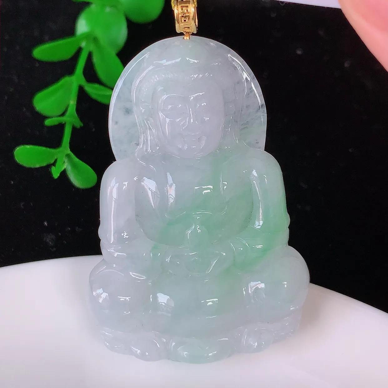 18K金镶嵌冰飘绿翡翠观音吊坠，赐福翡翠观音，观音面相端庄，品相佳，佩戴气质！#35.28整体57裸石51*35.5*6.5