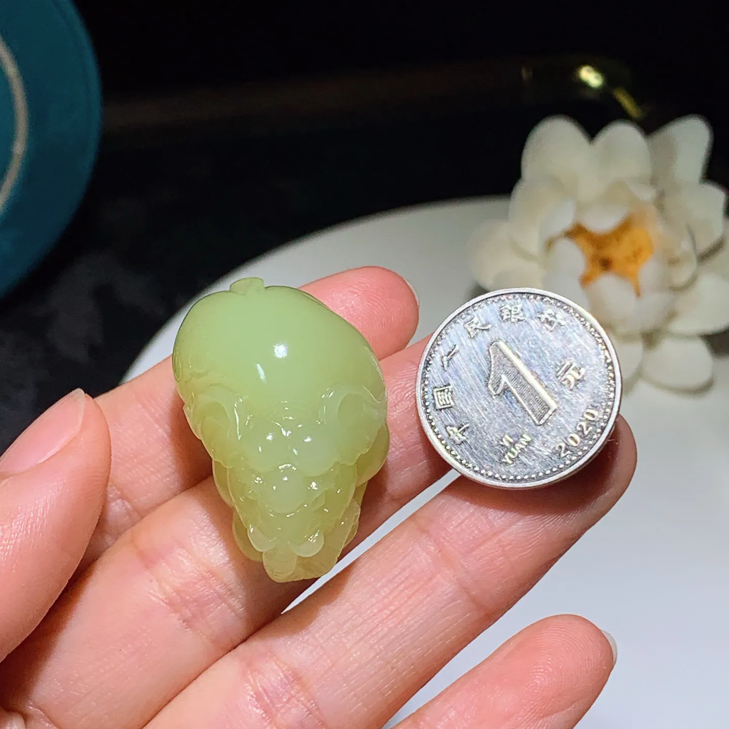 新疆若羌黄口料吉祥如意大象挂件。尺寸32/20/21重21克 无裂无杂 玉质细腻油润 底色纯净 脂粉好，品质好。lt251227