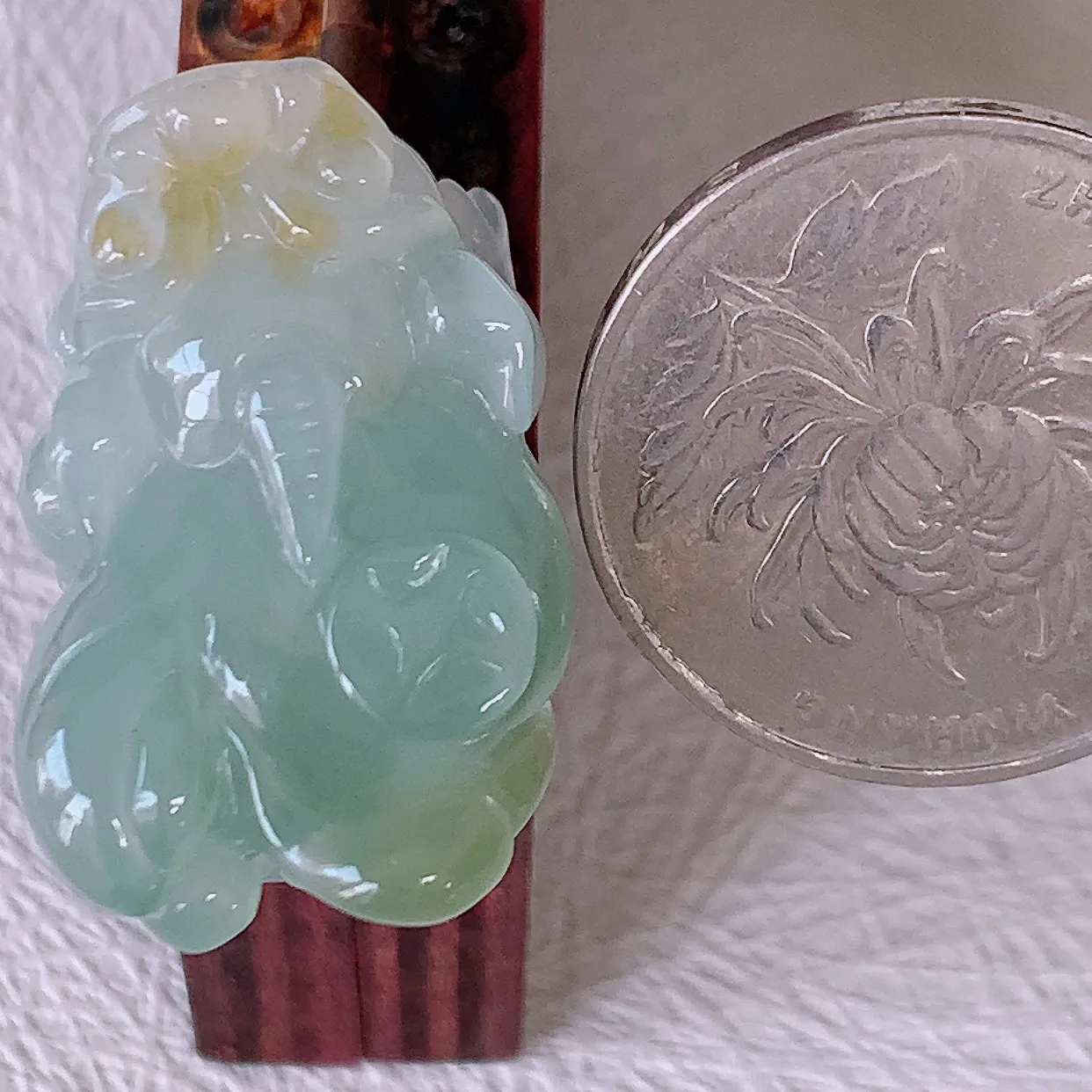 自然光实拍，冰胶双彩翡翠招财貔貅吊坠，民间有“一摸貔貅运程旺盛，再摸貔貅财运滚滚，三摸貔貅平步青云 ”的美好祝愿。#81.28