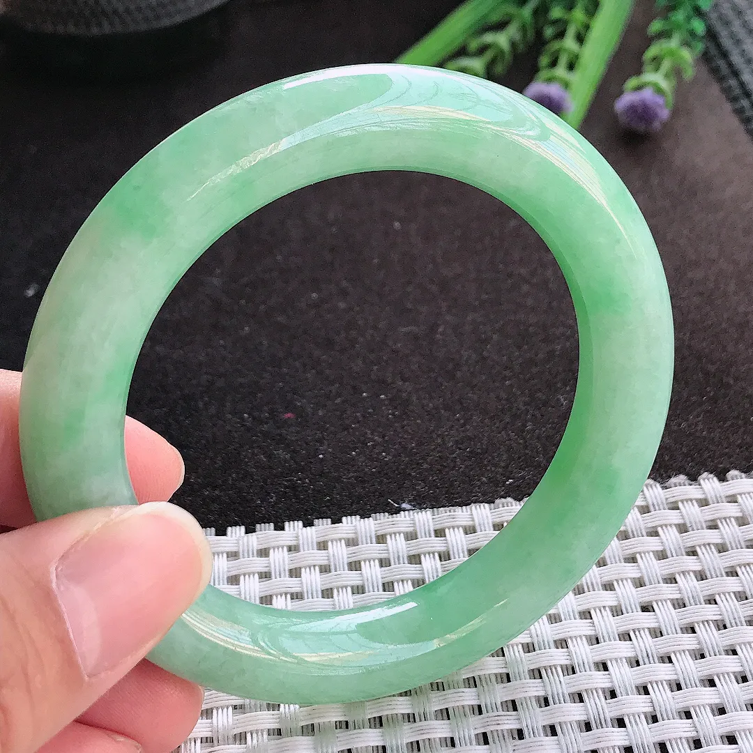 实拍A货翡翠55.5/11.2老坑精美温润满绿圆条手镯翡翠玉镯手环