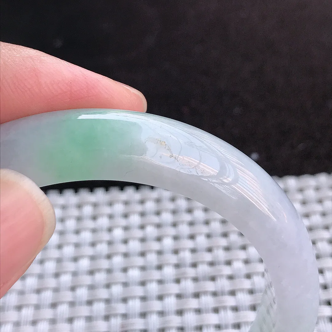 实拍A货翡翠57.5/12.1/8.1老坑精美冰润飘绿手镯宽边玉镯手环