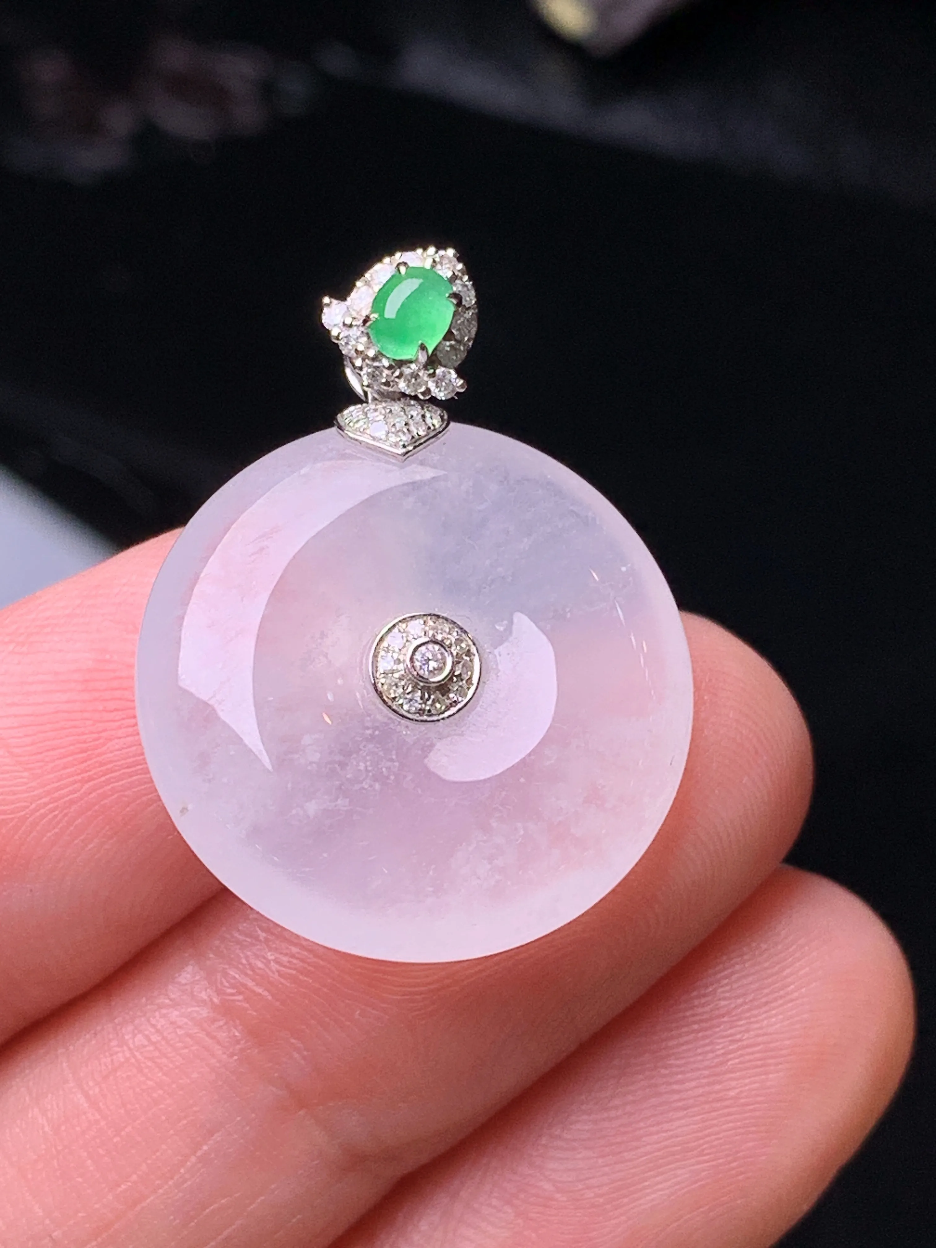 18k金钻镶嵌冰种平安扣吊坠 玉质细腻 色泽清新艳丽 整体尺寸27*20.5*6