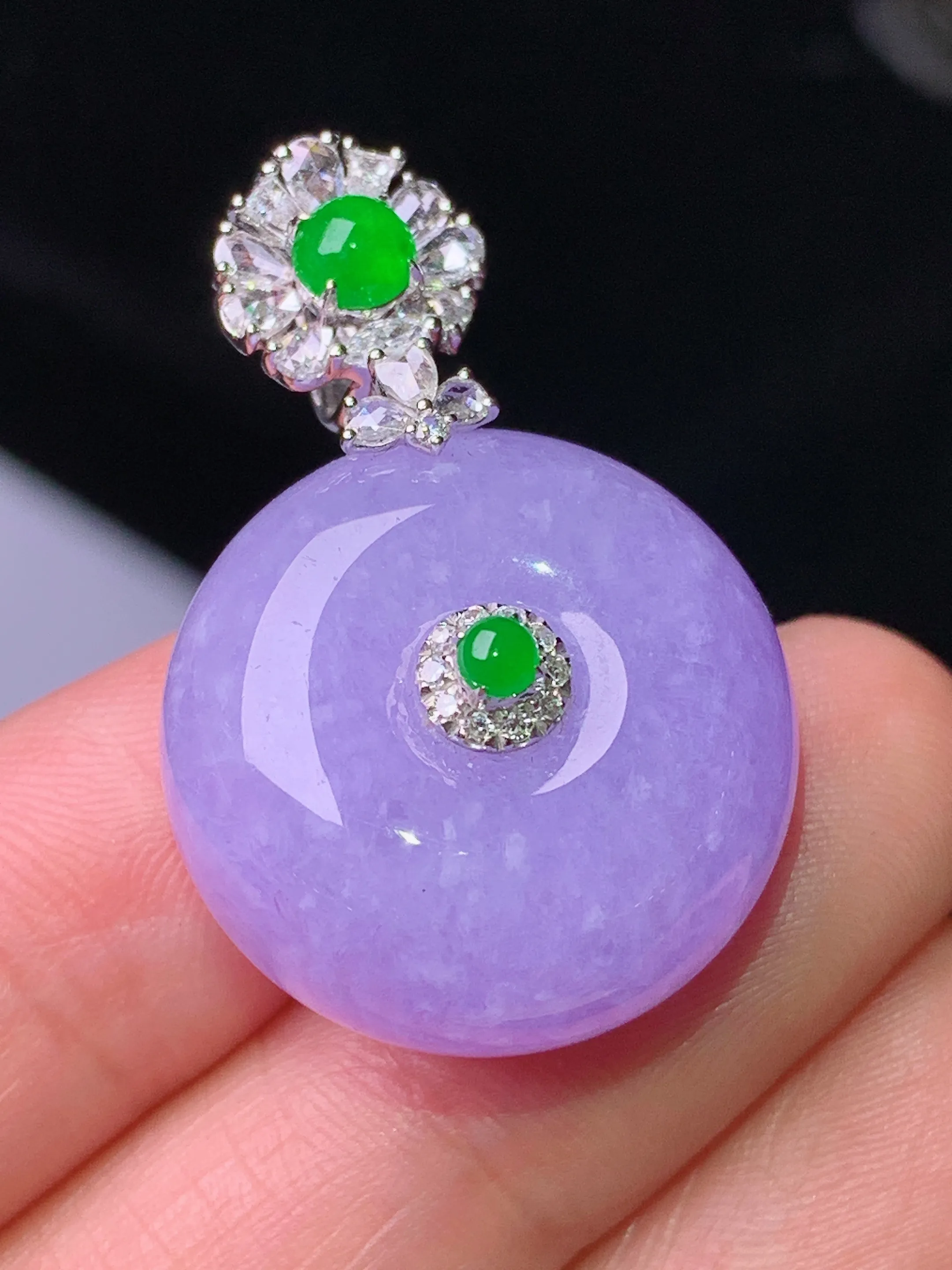 18k金钻镶嵌紫罗兰平安扣吊坠 玉质细腻 色泽清新艳丽 整体尺寸32.5*21.2*12