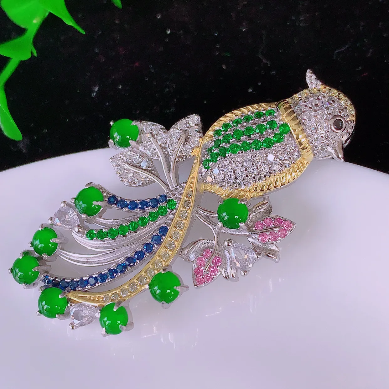 冰透满绿翡翠925银镶嵌胸针，自然光实拍，翠色灵动，颜色漂亮，种老水足，品相佳，佩戴佳品！#97.2