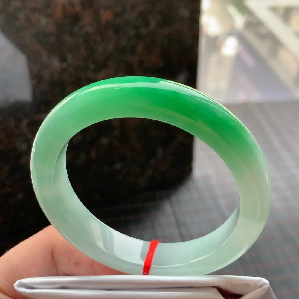 正圈一大节冰阳绿 无瑕 尺寸:55.1/12.2/9.1 色好