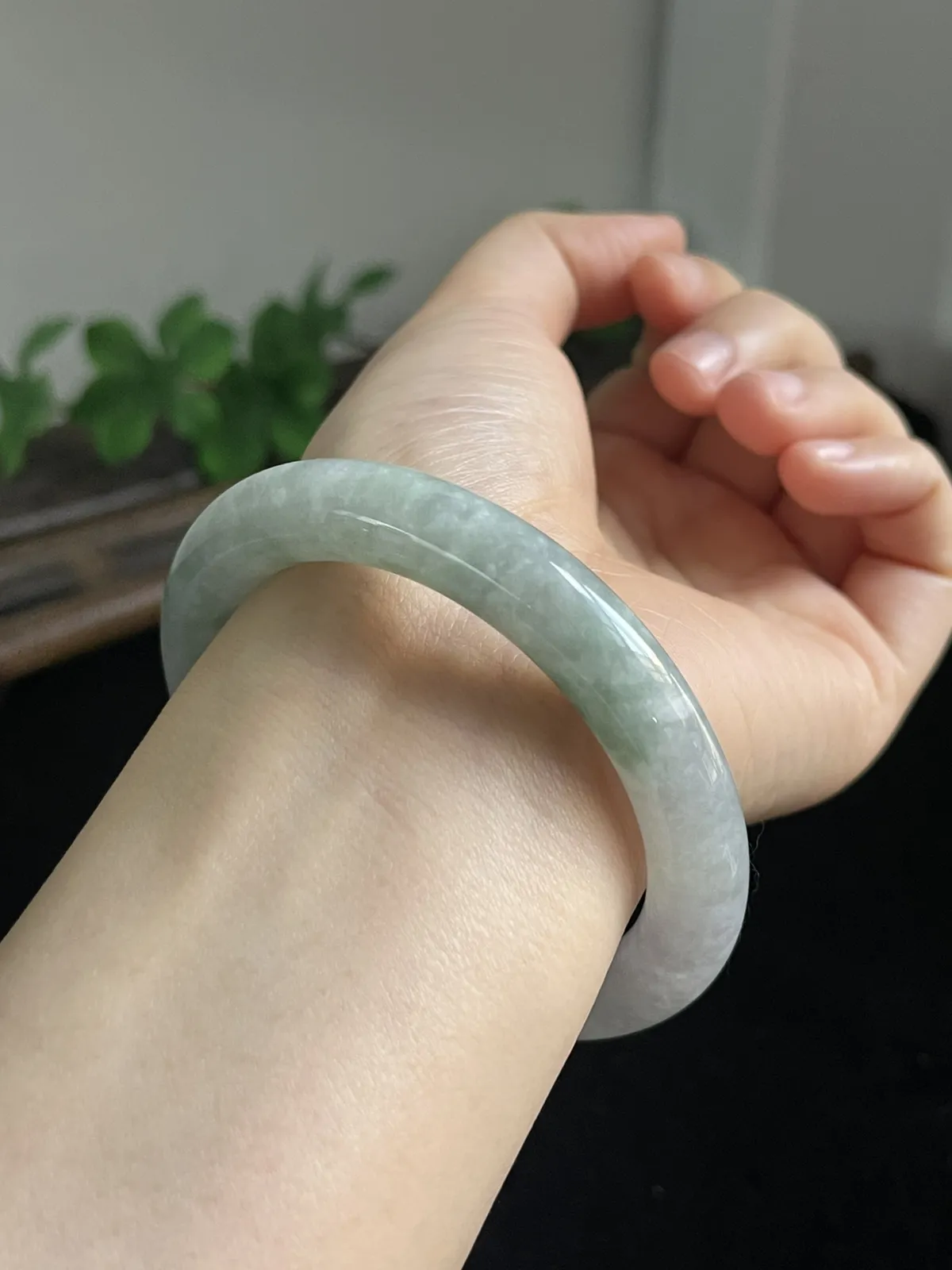 圆镯54.4圈口，翡翠手镯