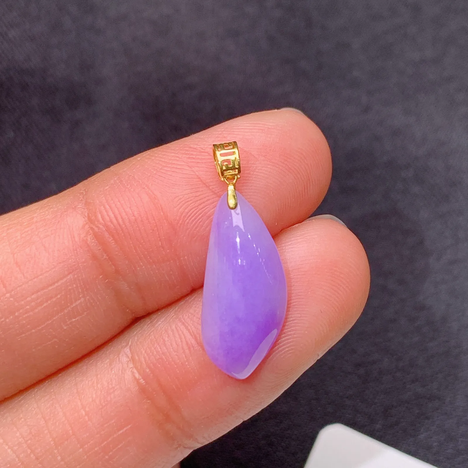 紫罗兰随形吊坠，18k金镶嵌，温润细腻，颜色浓郁 Ax 尺寸21.4*7.1*3.6