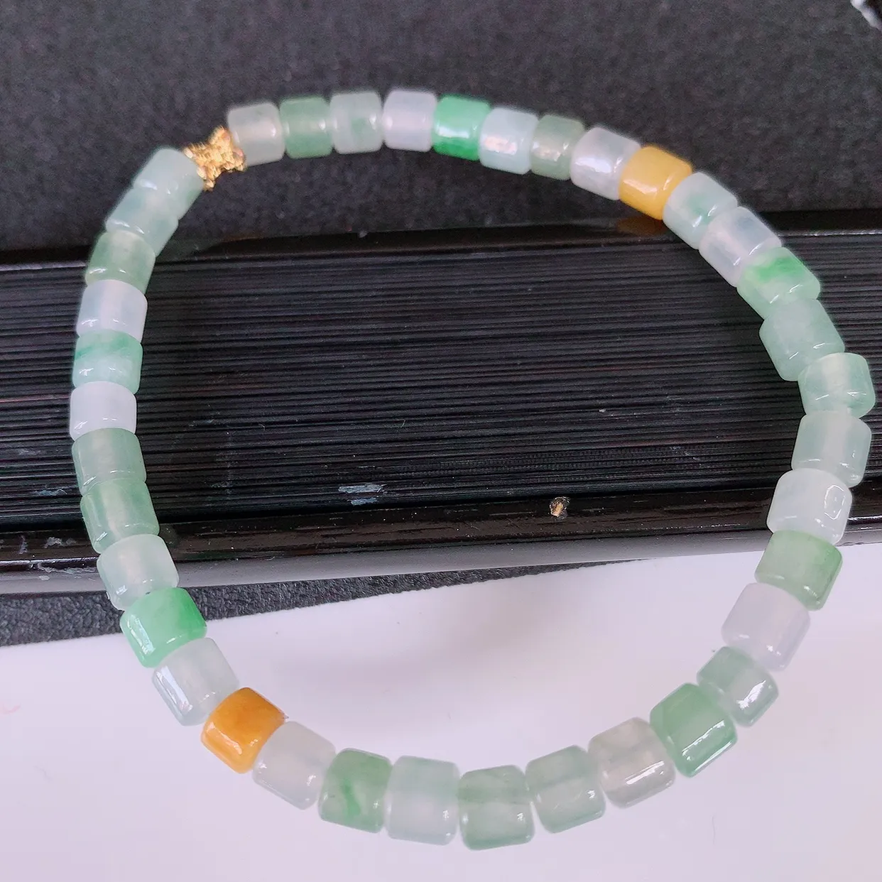 自然光实拍，冰种多宝翡翠路路通手链，多彩翡翠手串，颜色丰富，料子细腻，高档大气，自戴送礼佳品！#46
