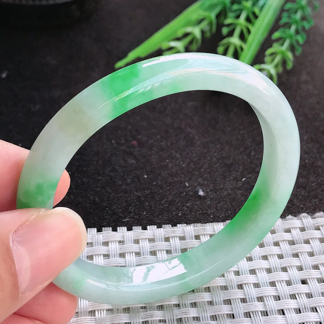 实拍A货翡翠54/48/9.2/7老坑精美冰润辣阳绿贵妃手镯玉镯手环