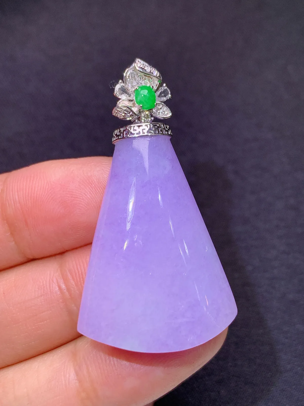 紫罗兰无事牌吊坠，18k金镶嵌，温润细腻，颜色浓郁，Ax 尺寸41.7*23.7*8.5