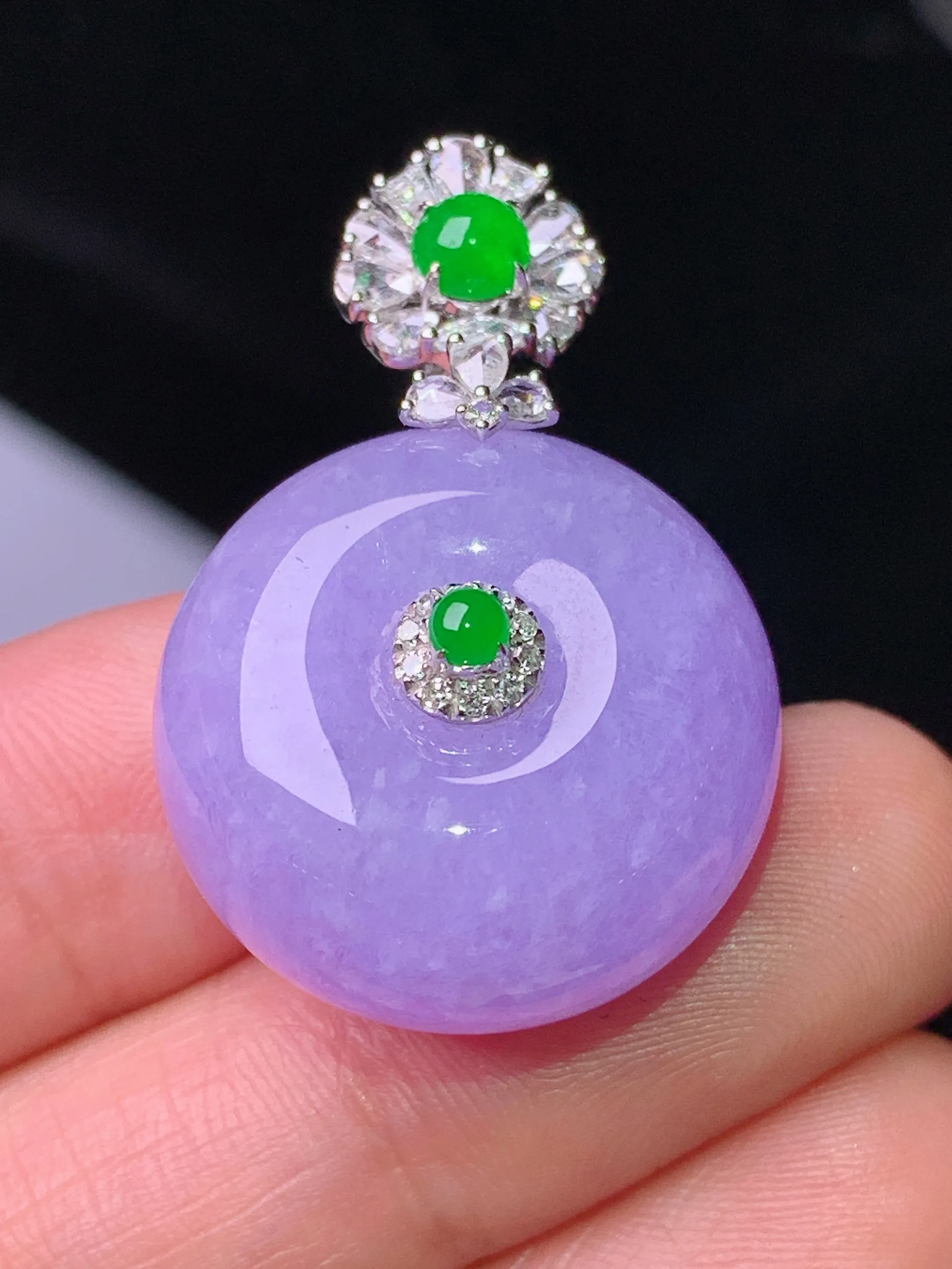 18k金钻镶嵌紫罗兰平安扣吊坠 玉质细腻 色泽清新艳丽 整体尺寸32.5*21.2*12