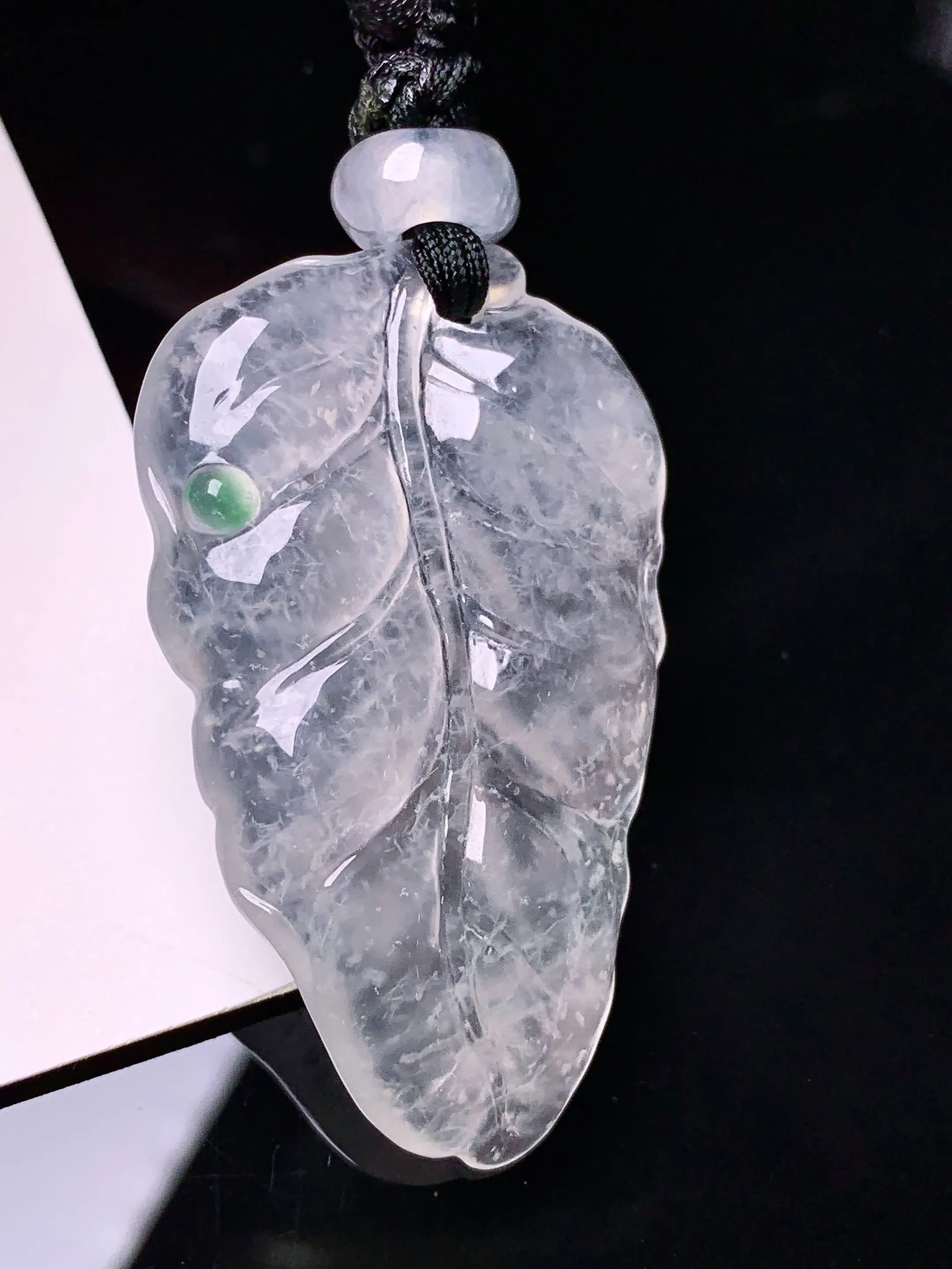 冰种树叶吊坠 玉质细腻 色泽清新艳丽 整体尺寸43.8*26.7*5.5