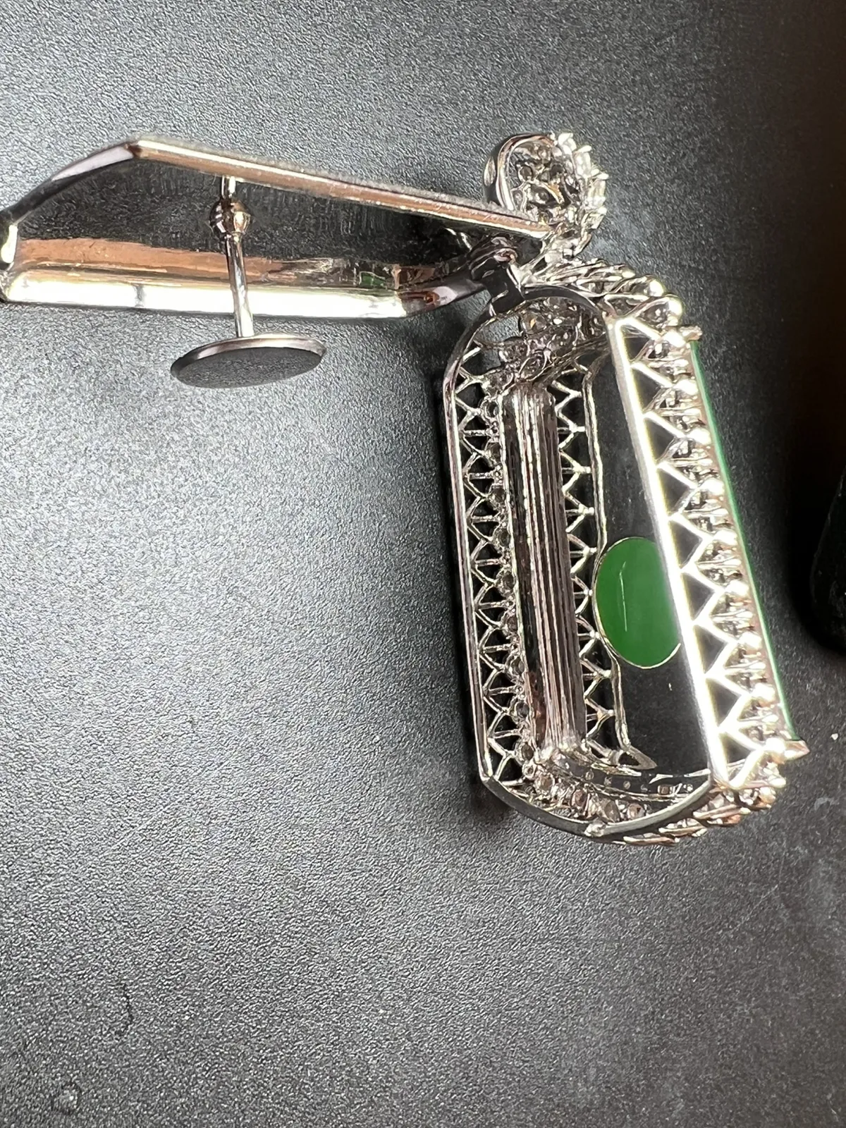 满绿无事牌整体尺寸48.9*24.3*12.1 裸石尺寸29.5*19.3*2.2