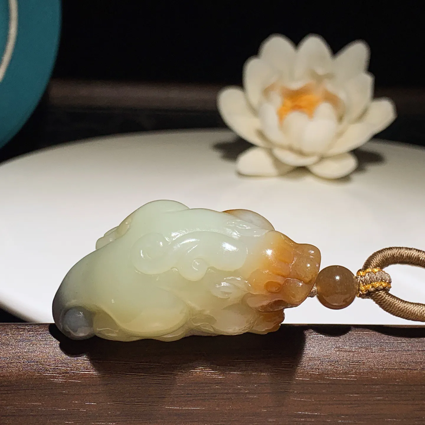 新疆和田玉且末糖招财进宝貔貅挂件。尺寸47/24/19重34克，玉质细腻油润 底色纯净 脂粉好，品质好！lt251227