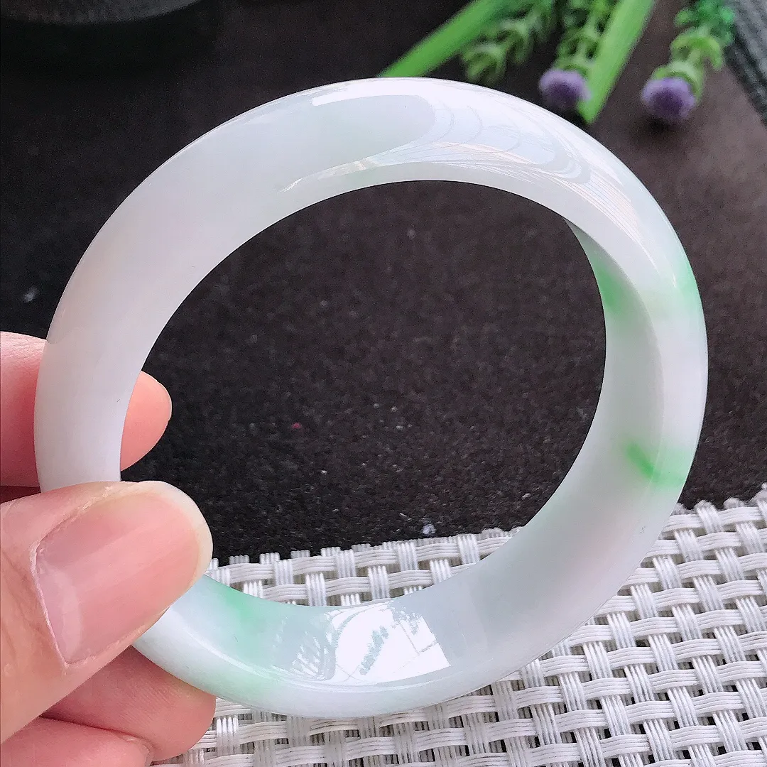 实拍A货翡翠58.5/17/8.5老坑精美油润飘绿轮胎手镯宽边玉镯手环