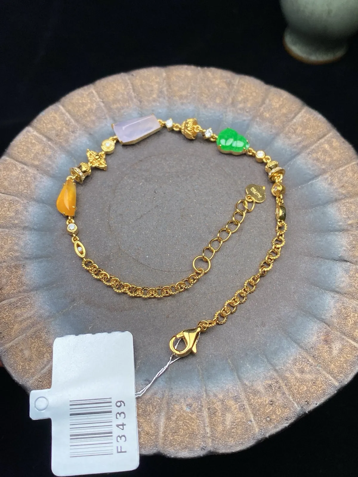 【冰种紫罗兰、黄随形+绿葫芦面组合镶嵌手链】颗颗冰透，饱满圆润，光泽闪耀，流行款，18K金钻镶嵌，裸石尺寸11*5*3.8毫米，总长185