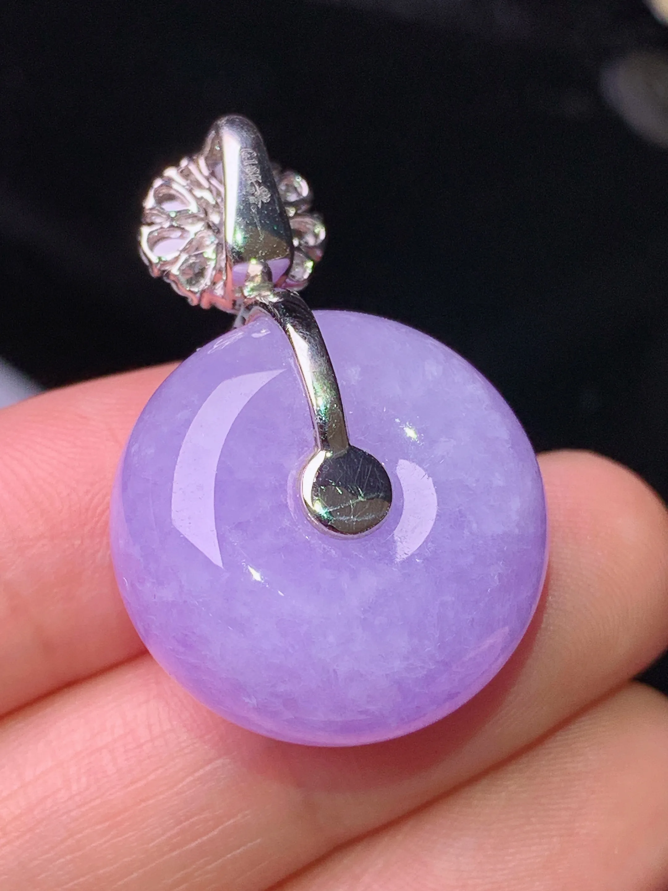 18k金钻镶嵌紫罗兰平安扣吊坠 玉质细腻 色泽清新艳丽 整体尺寸32.5*21.2*12
