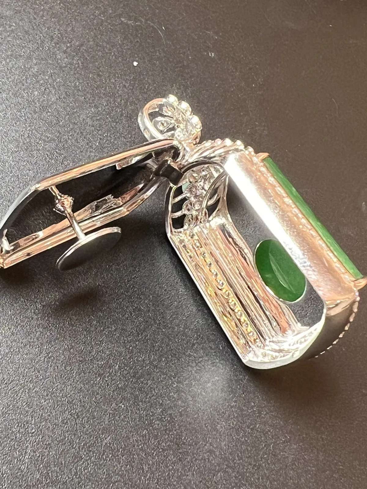 满色无事牌种好厚装，整体尺寸44.5*24.8*12.1 裸石尺寸25.3*19.8*2.8