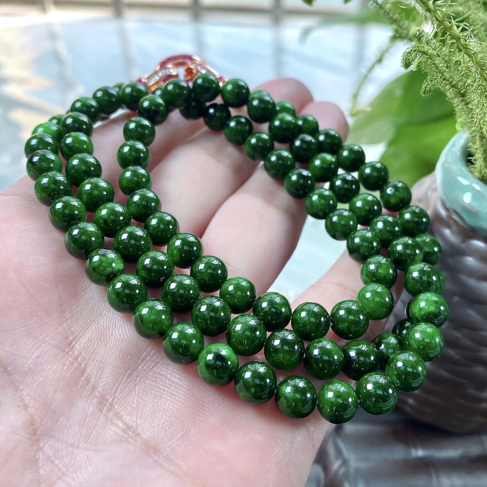 缅甸天然翡翠A货，卡7.6水润辣绿圆珠项链手链，尺寸：7.6mm/88颗，长度670mm，重量：67