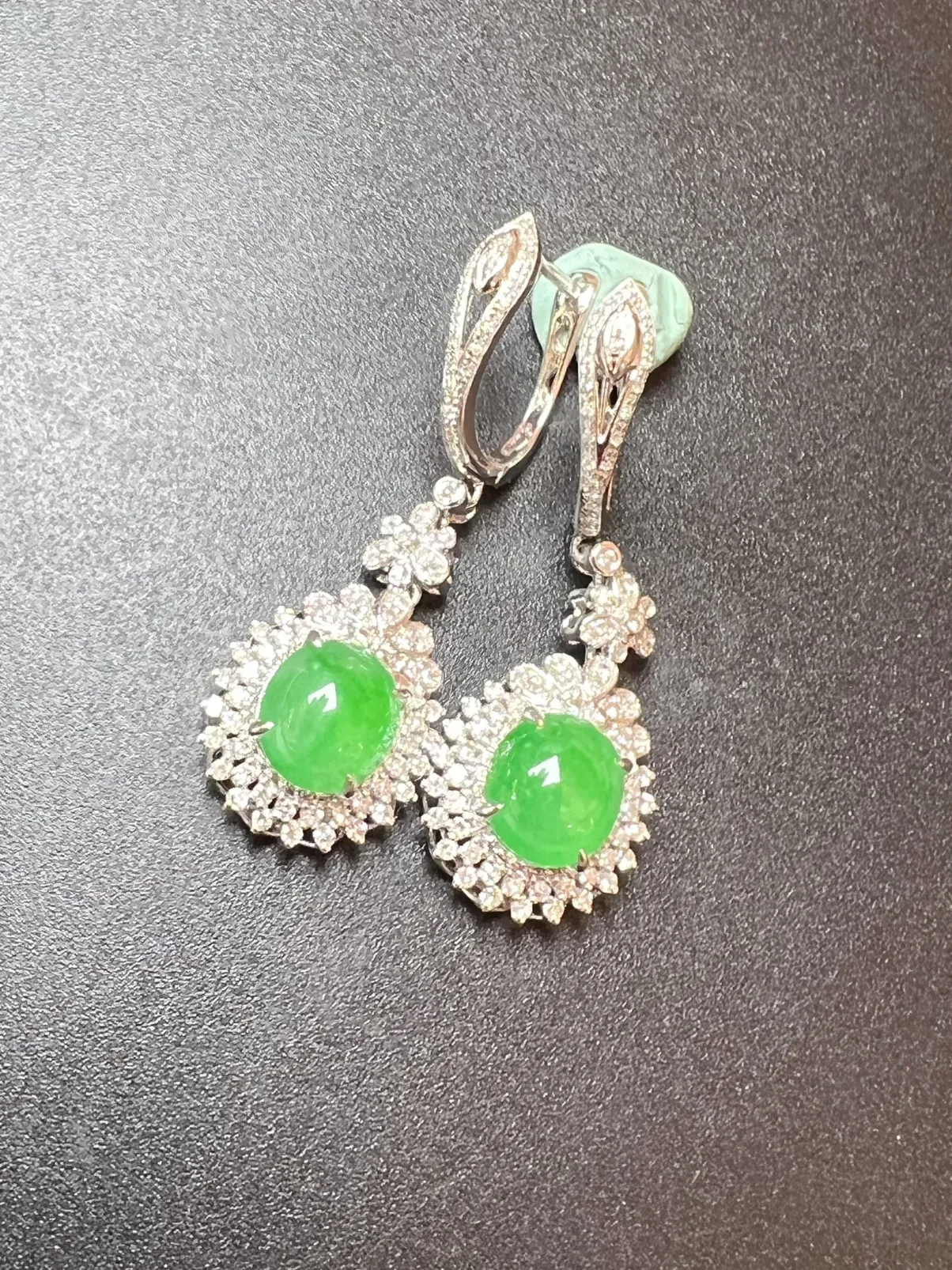 满色蛋面耳坠总长：38 *15.1*12.6*8 祼石尺寸8.2*7.2*4.5