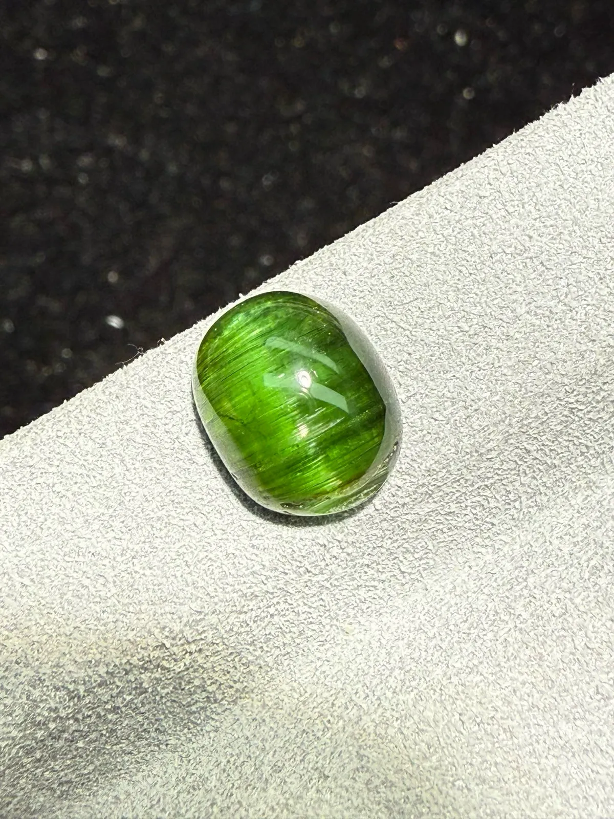 3.635克拉绿碧玺猫眼裸石 猫眼效应犀利 晶体好[强][强] 水头十足 俏色系列可遇不可求 大约