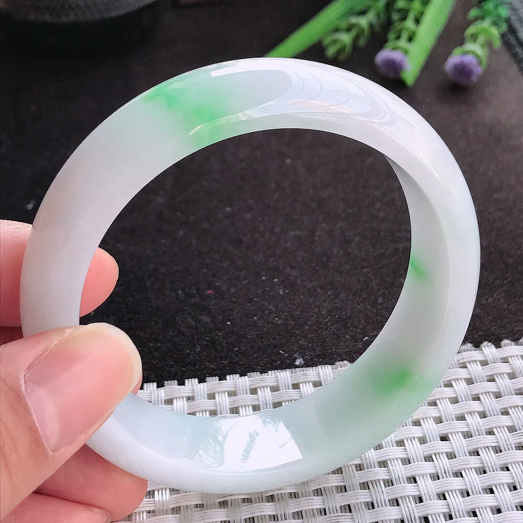 实拍A货翡翠58.5/17/8.5老坑精美油润飘绿轮胎手镯宽边玉镯手环