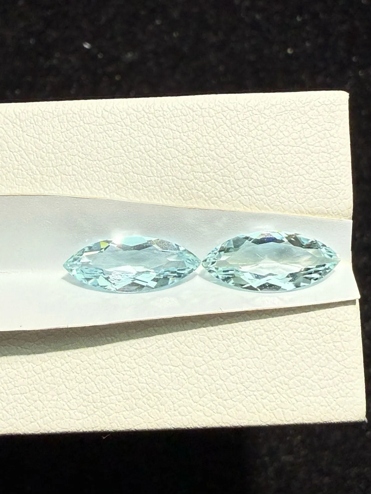 2.485克拉天然马眼海蓝宝戒面裸石，颜色超美，火彩超好，尺寸：12.8*5.2*3.2mm