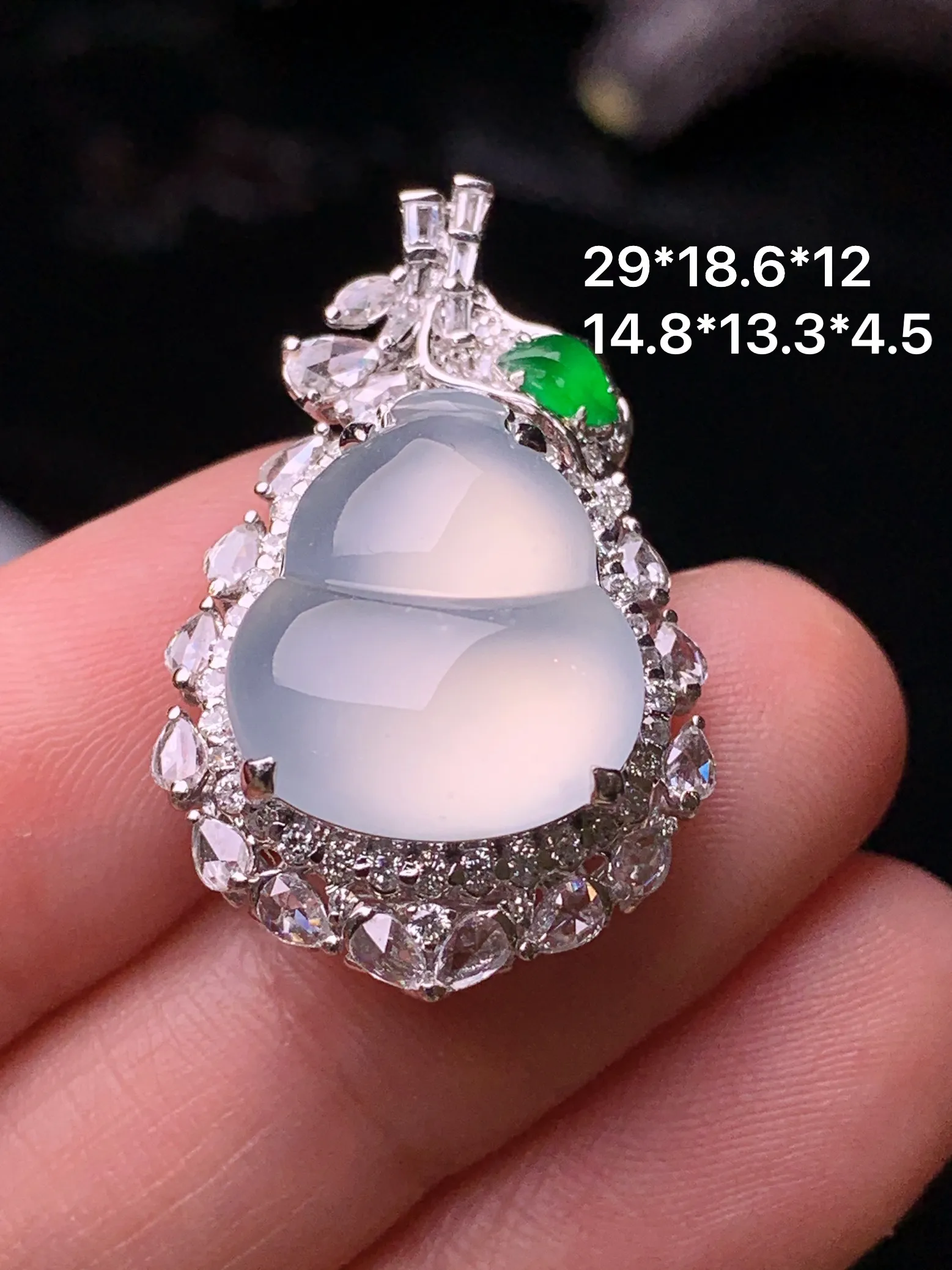 18k金钻镶嵌冰种葫芦吊坠 玉质细腻 色泽清新艳丽 整体尺寸29*18.6*12