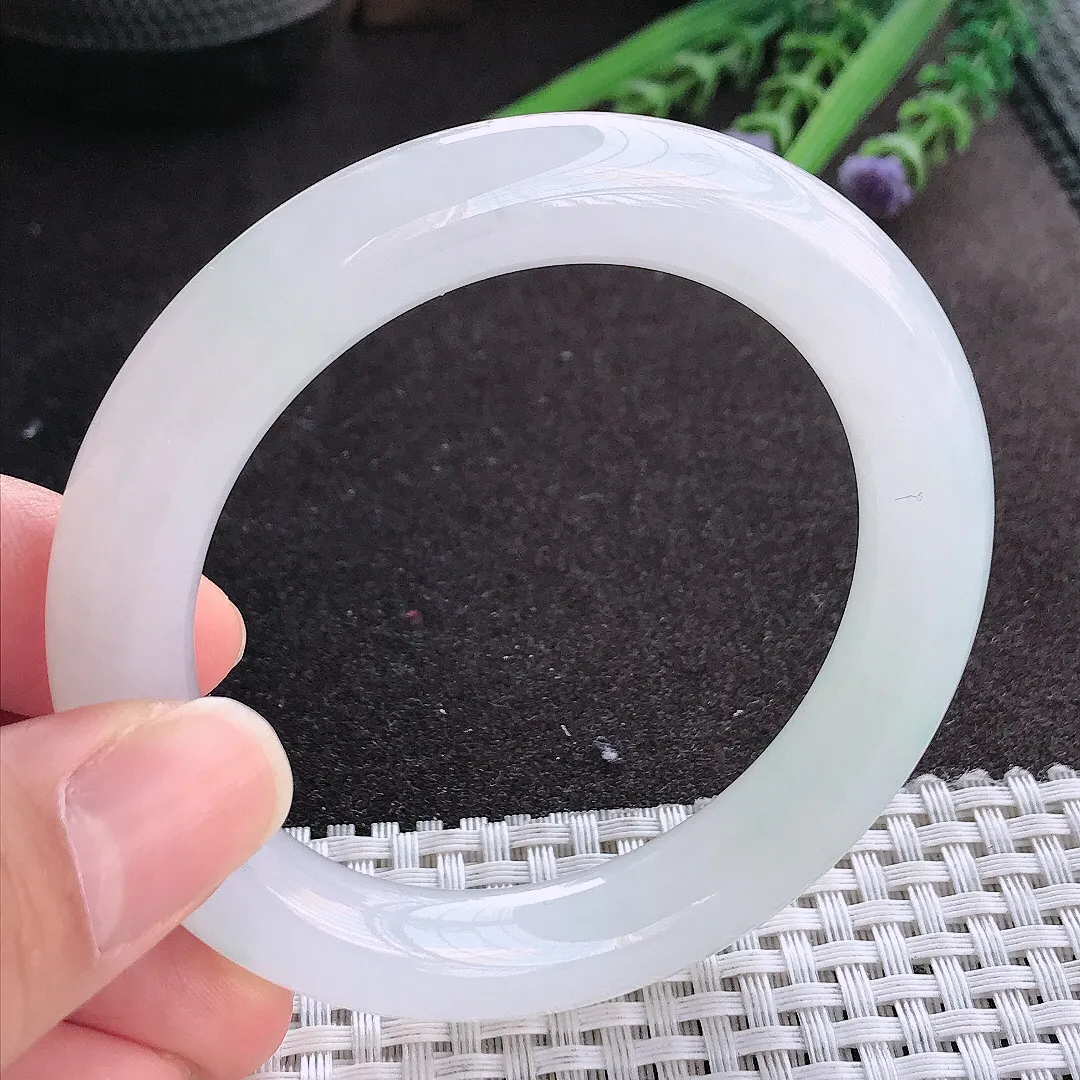 实拍A货翡翠54.5/10.4/10.3老坑冰胶果冻月光白圆条手镯翡翠玉镯手环