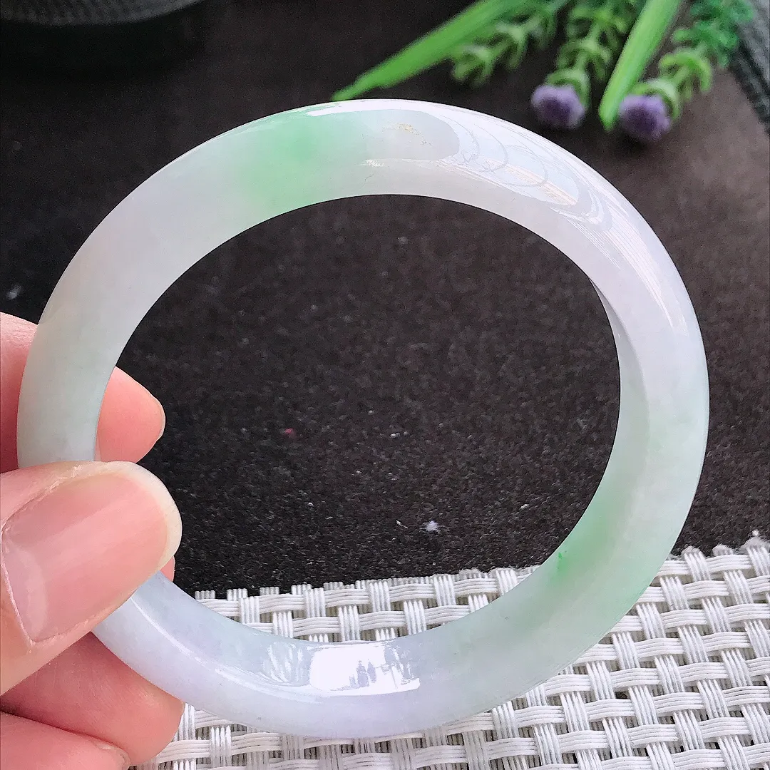 实拍A货翡翠57.5/12.1/8.1老坑精美冰润飘绿手镯宽边玉镯手环