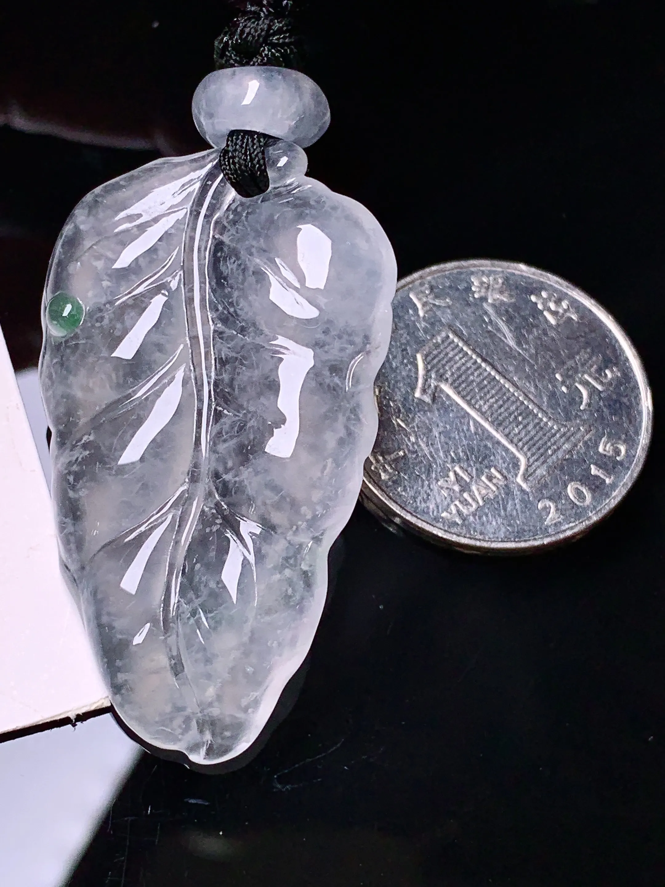 冰种树叶吊坠 玉质细腻 色泽清新艳丽 整体尺寸43.8*26.7*5.5