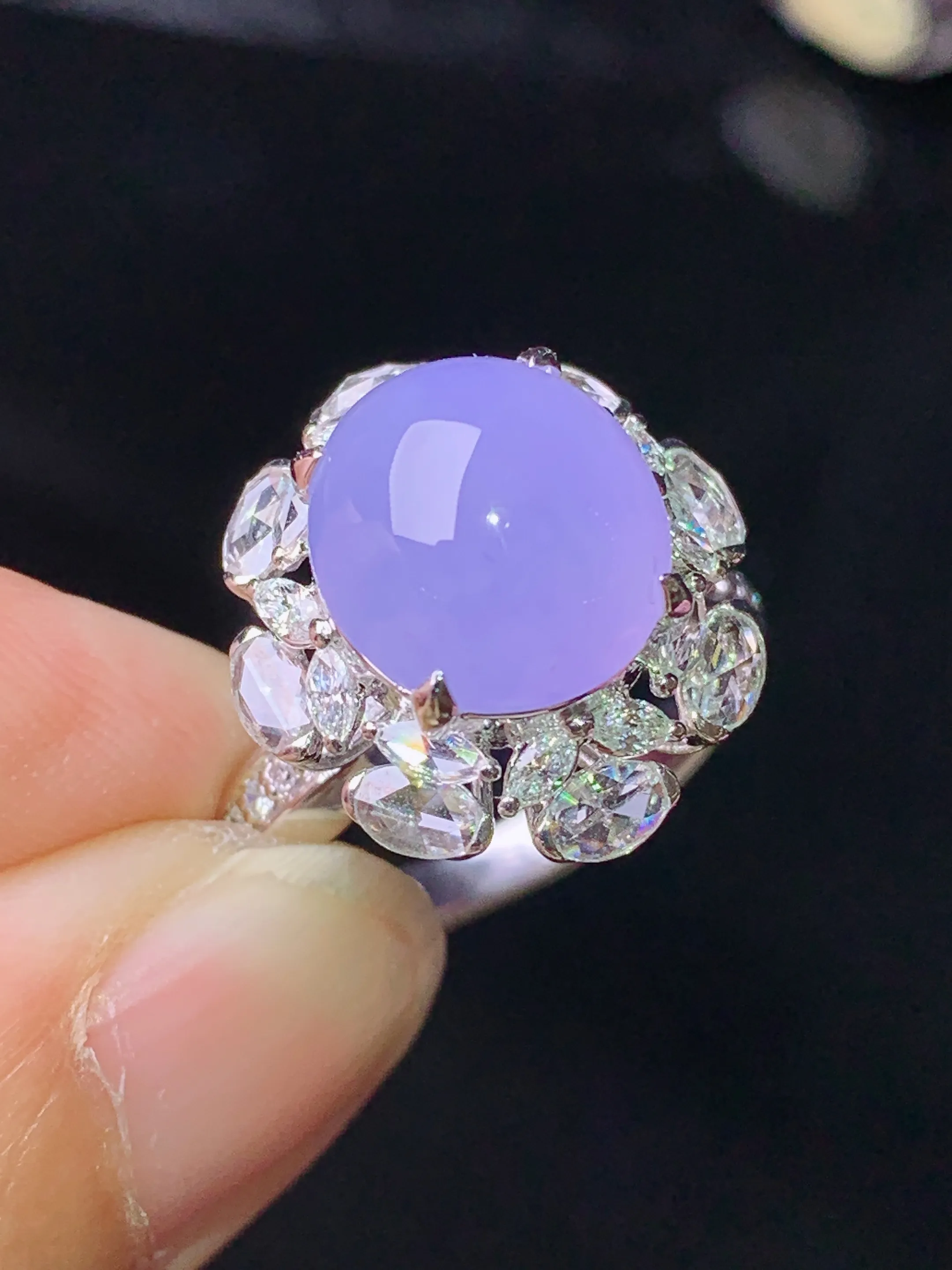 18k金钻镶嵌紫罗兰蛋面戒指 玉质细腻 色泽清新艳丽 圈口14.5 整体尺寸17.2*16*13.3
