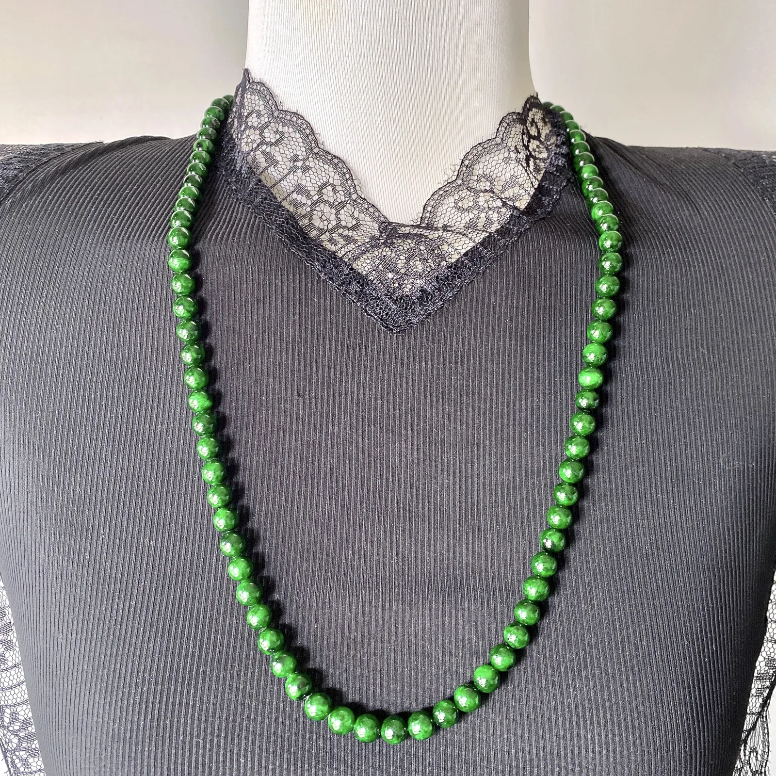 缅甸天然翡翠A货，卡7.6水润辣绿圆珠项链手链，尺寸：7.6mm/88颗，长度670mm，重量：67.77g