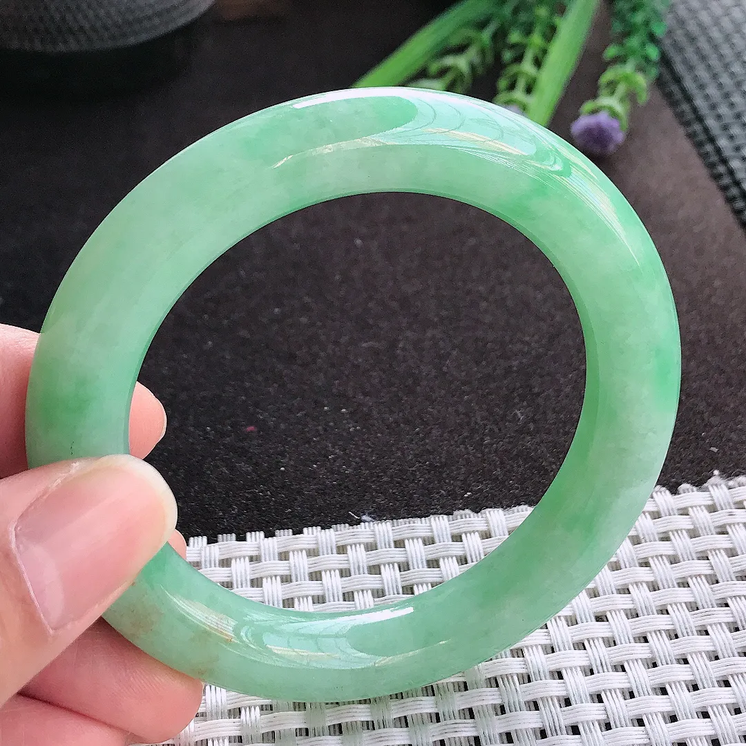 实拍A货翡翠55.5/11.2老坑精美温润满绿圆条手镯翡翠玉镯手环