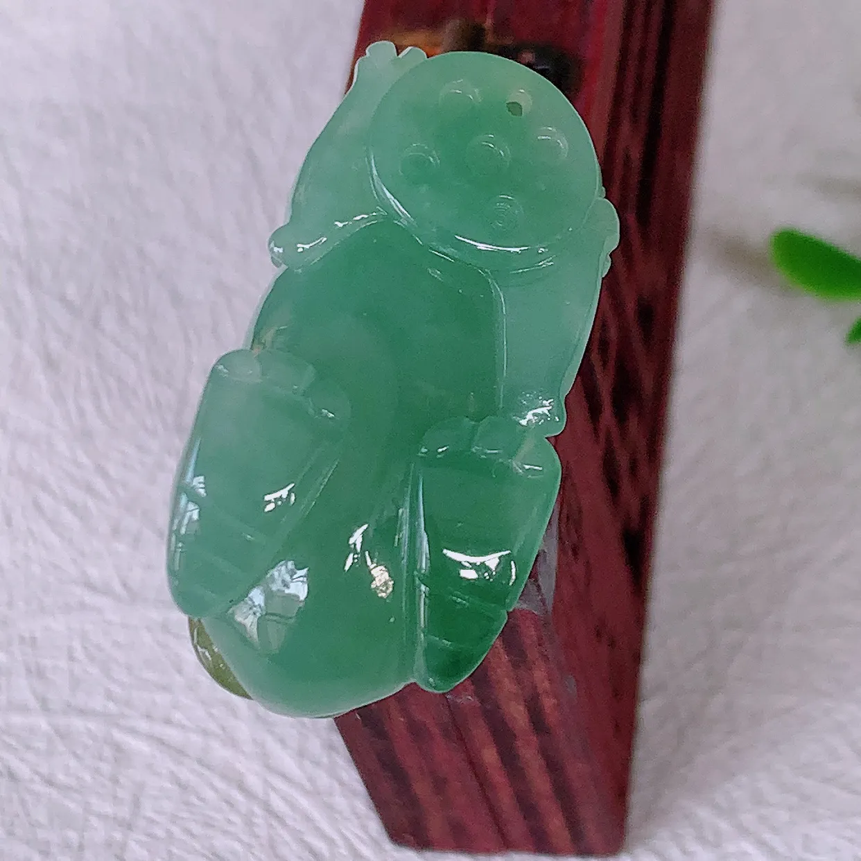 自然光实拍，冰润双彩翡翠招财貔貅吊坠，民间有“一摸貔貅运程旺盛，再摸貔貅财运滚滚，三摸貔貅平步青云 ”的美好祝愿。#46.28