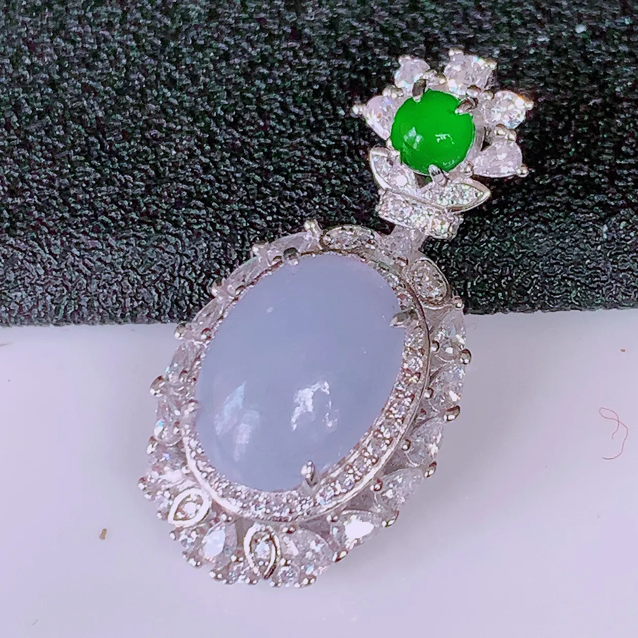 冰润紫罗兰翡翠蛋面925银镶嵌吊坠，自然光实拍，翠色灵动，颜色漂亮，种老水足，品相佳，佩戴佳品！#97.28整体27*14*9.5裸石10.8*7.8