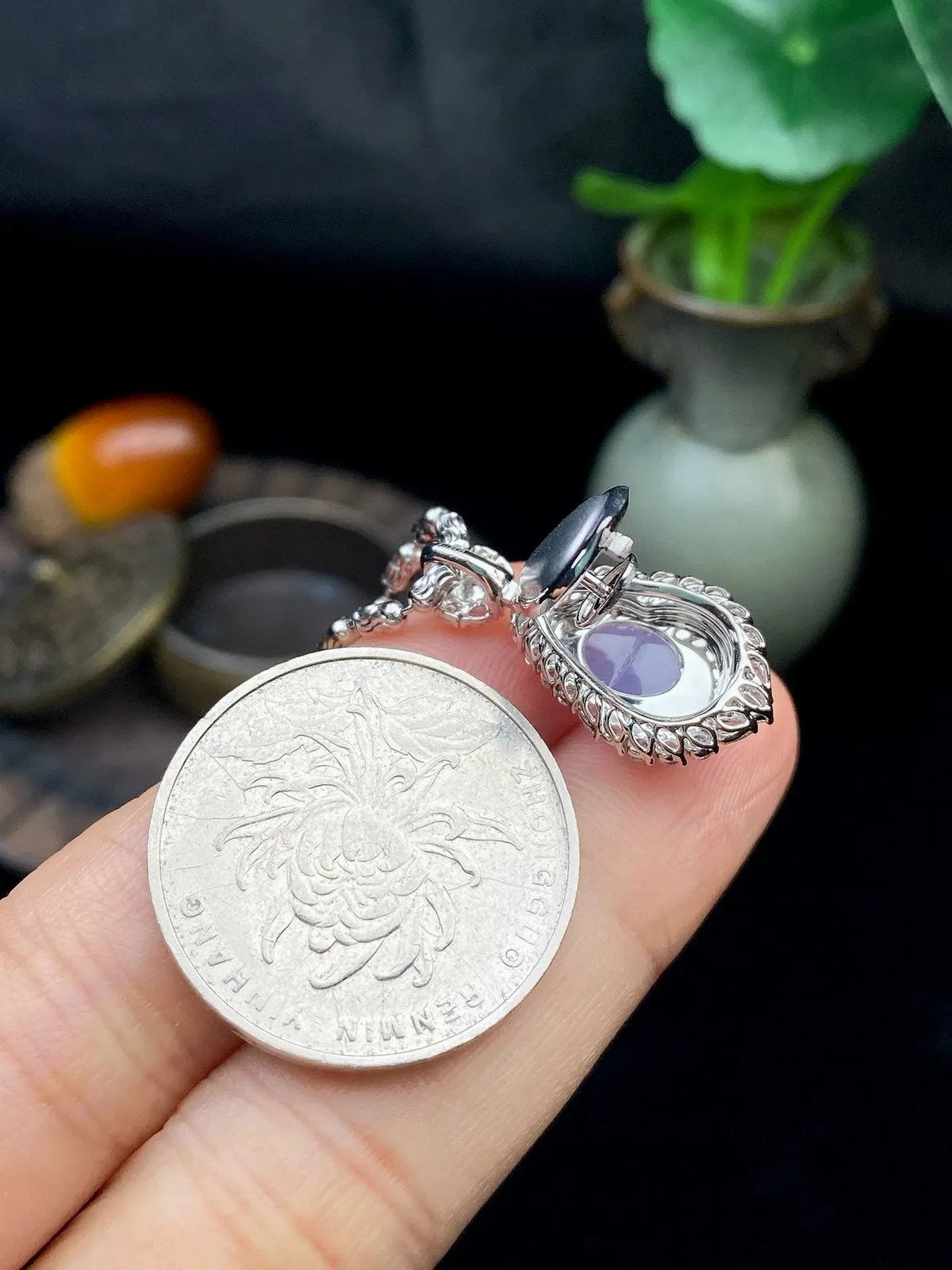 【冰种紫葫芦吊坠】质地细腻，冰透纯净，唯美漂亮，珍藏品质，18K金钻镶嵌，裸石尺寸12.6*9.2*4.4毫米，佩戴很漂亮。