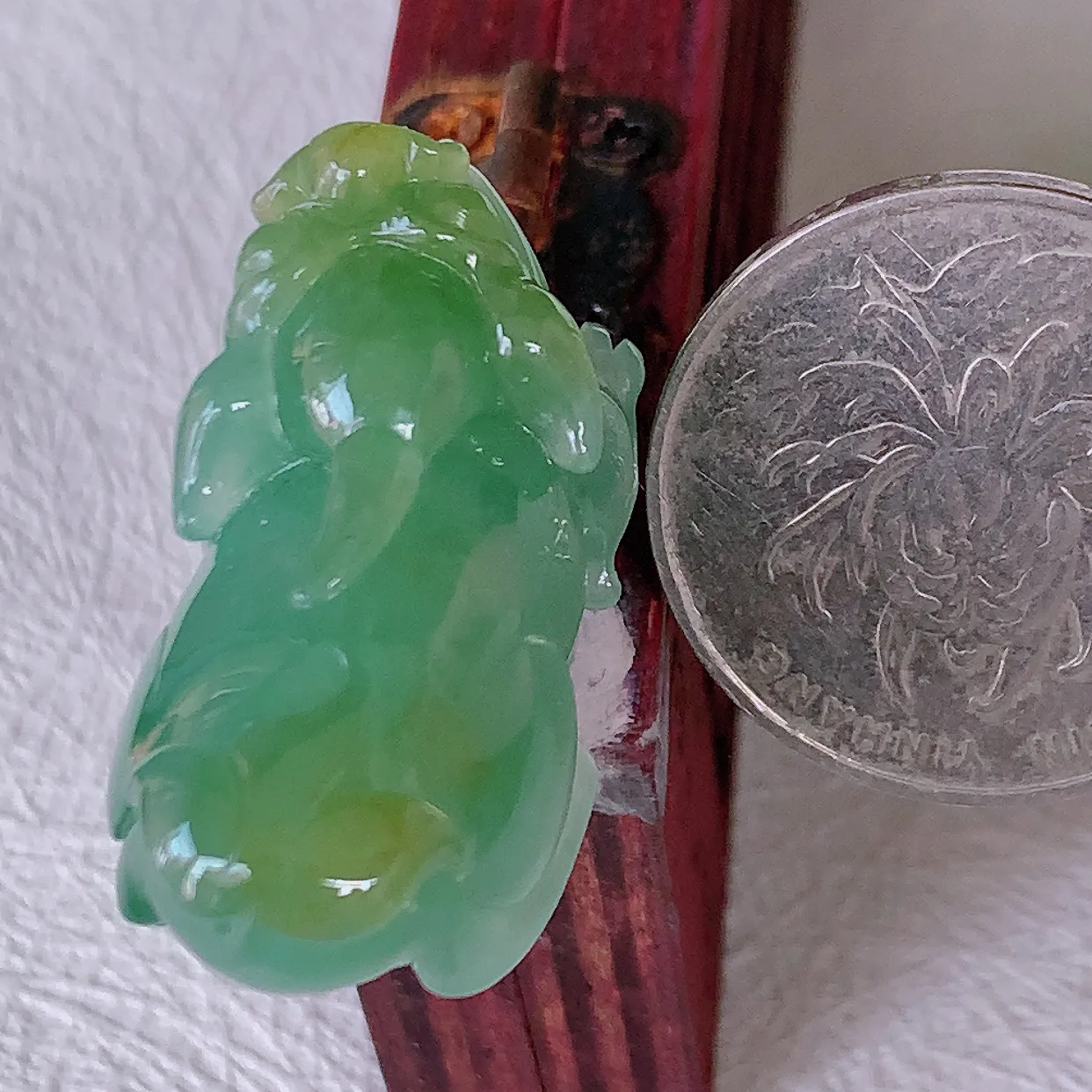 自然光实拍，冰润双彩翡翠招财貔貅吊坠，民间有“一摸貔貅运程旺盛，再摸貔貅财运滚滚，三摸貔貅平步青云 ”的美好祝愿。#46.28