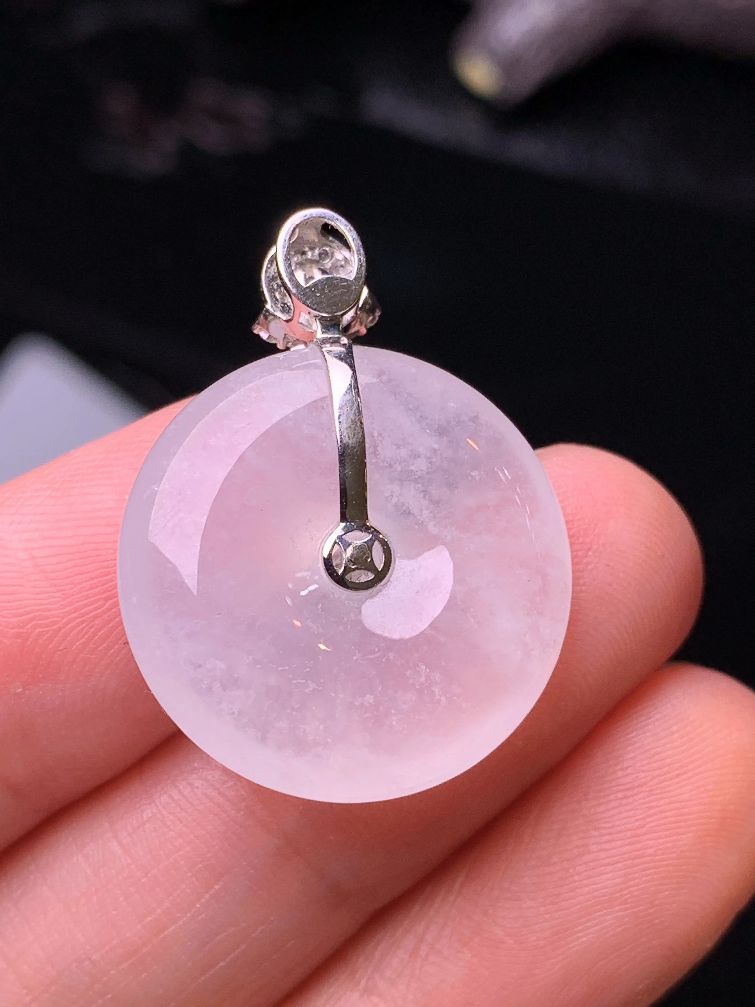 18k金钻镶嵌冰种平安扣吊坠 玉质细腻 色泽清新艳丽 整体尺寸27*20.5*6