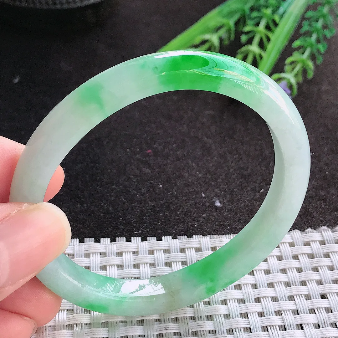 实拍A货翡翠54/48/9.2/7老坑精美冰润辣阳绿贵妃手镯玉镯手环