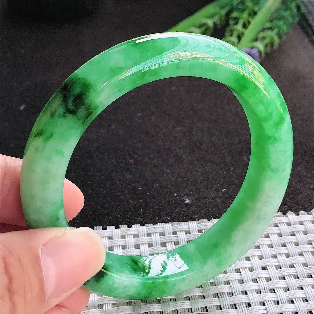 实拍A货翡翠56/13/9.5老坑精美冰润满绿阳绿手镯宽边玉镯手环