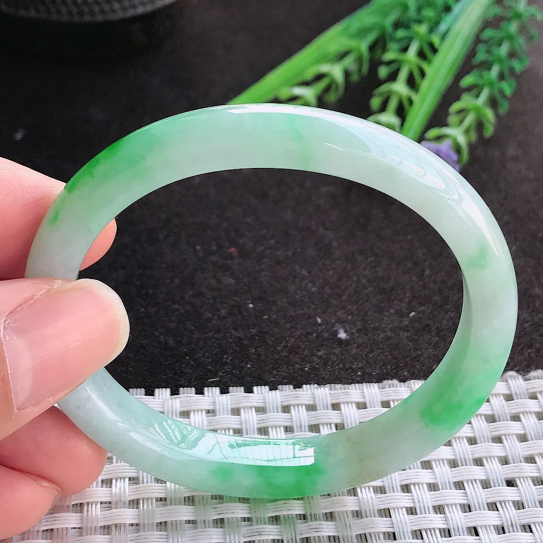 实拍A货翡翠54/48/9.2/7老坑精美冰润辣阳绿贵妃手镯玉镯手环