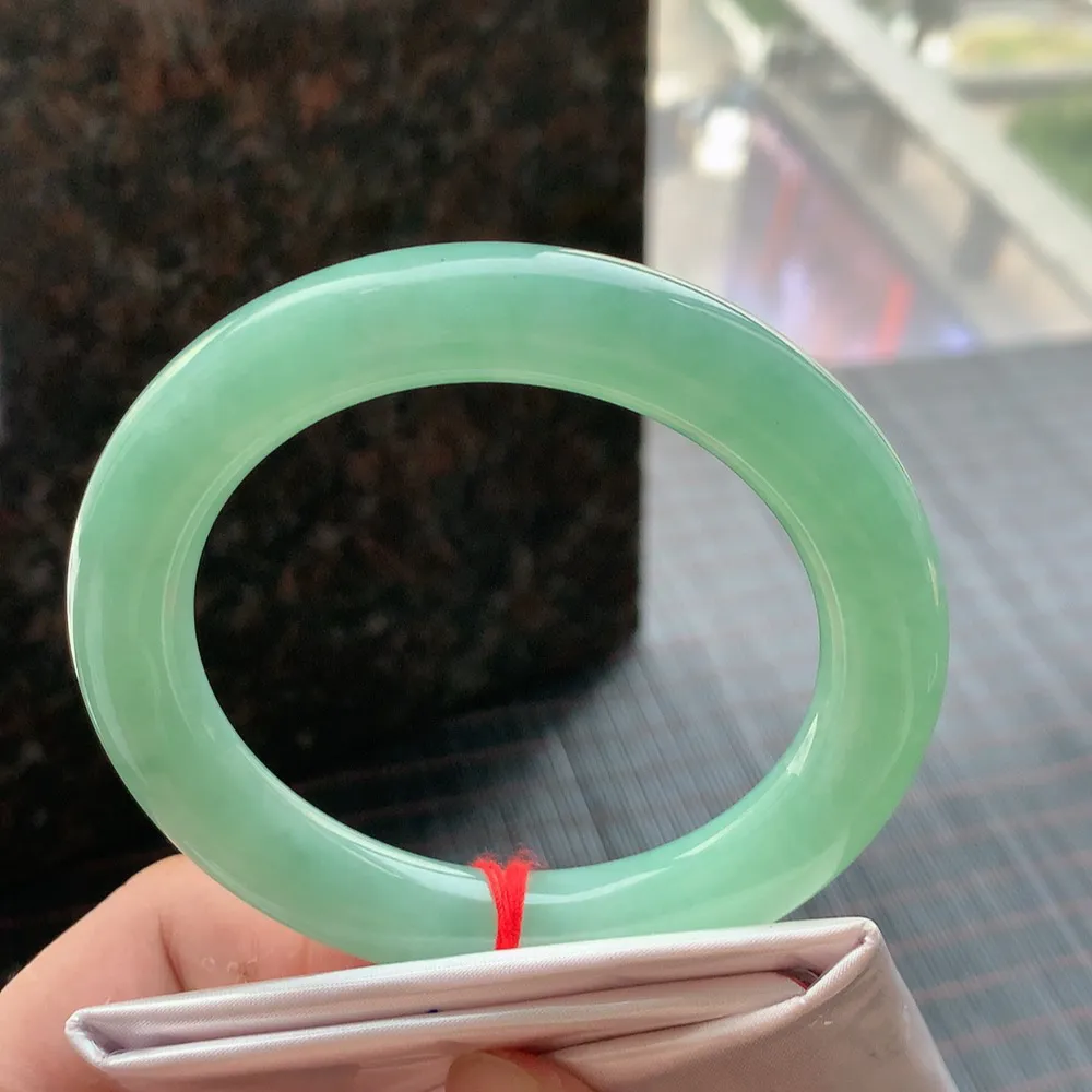 圆条满绿 无瑕 尺寸:57.2/11.5/10.8 满色