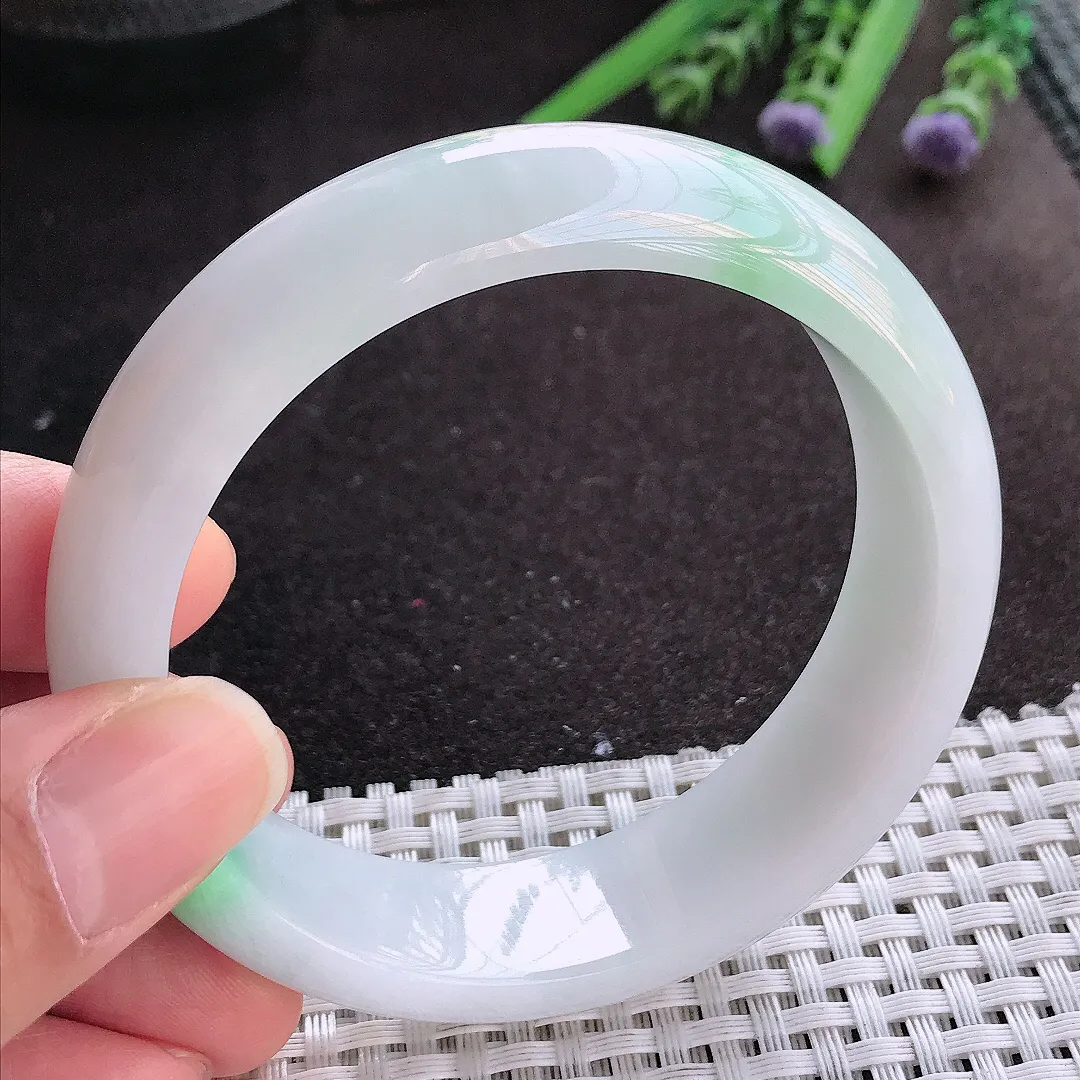 实拍A货翡翠58.5/17/8.5老坑精美油润飘绿轮胎手镯宽边玉镯手环