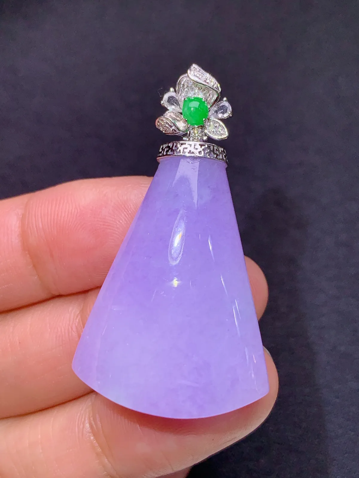 紫罗兰无事牌吊坠，18k金镶嵌，温润细腻，颜色浓郁，Ax 尺寸41.7*23.7*8.5