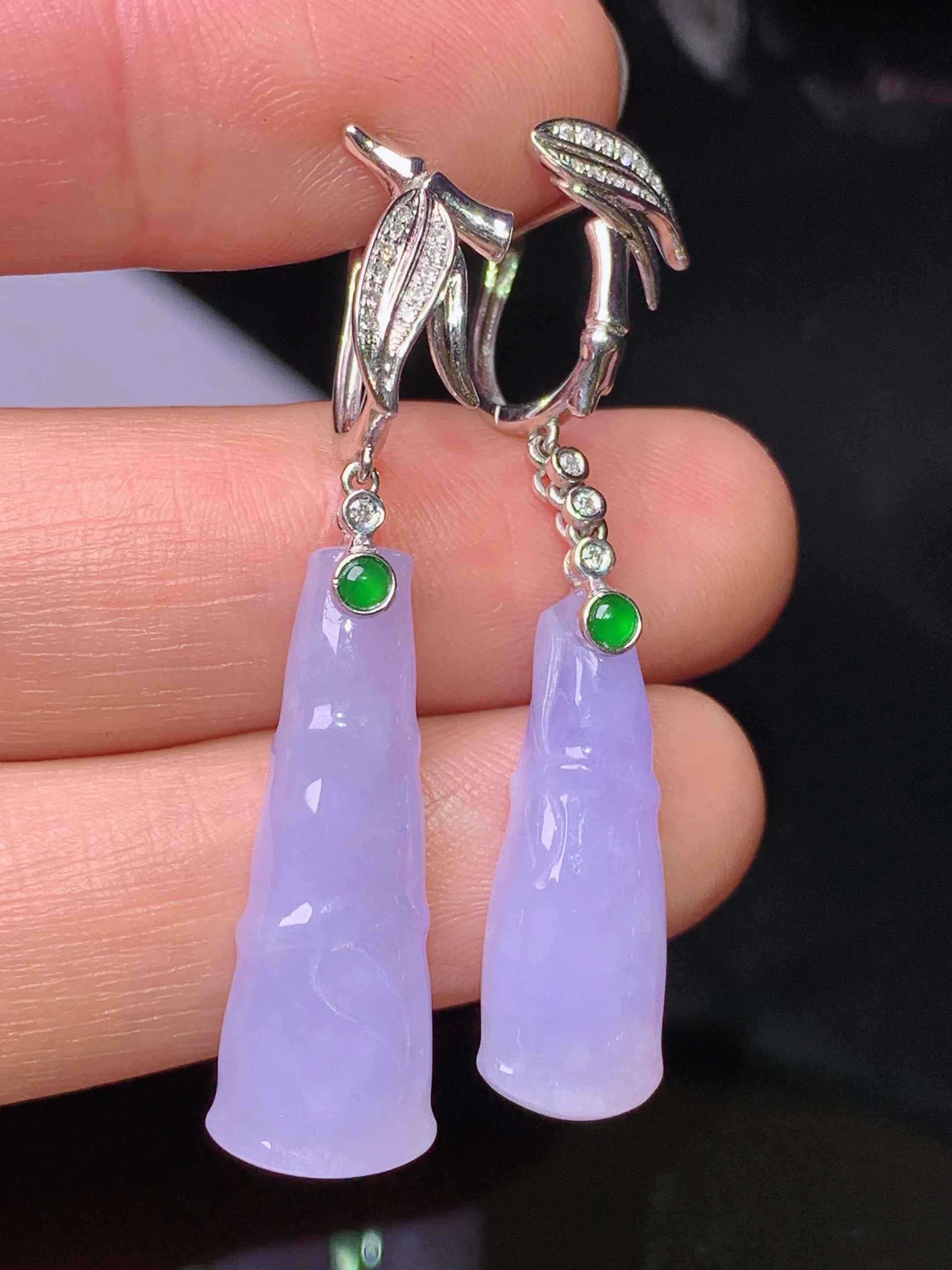 18k金钻镶嵌紫罗兰节节高耳坠 玉质细腻 色泽清新艳丽 整体尺寸42.5*7.8*5