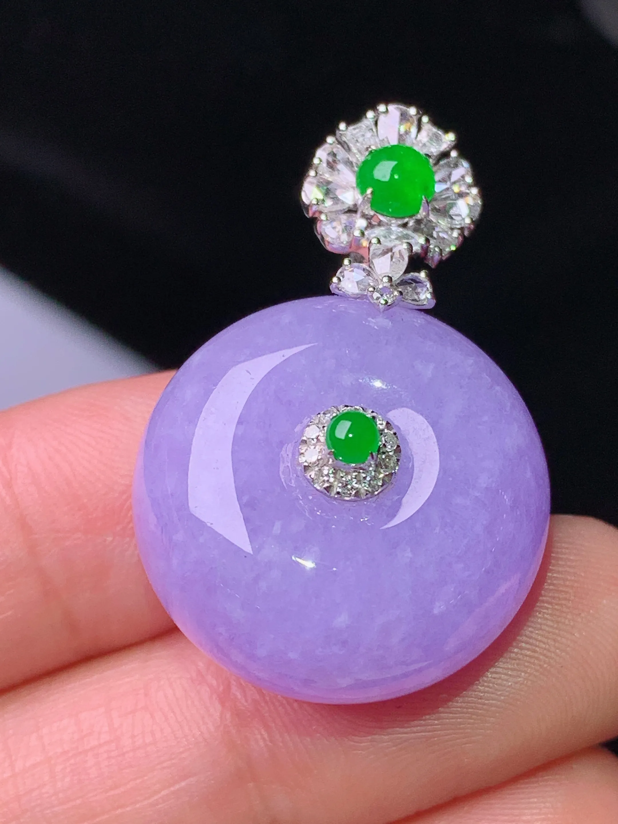 18k金钻镶嵌紫罗兰平安扣吊坠 玉质细腻 色泽清新艳丽 整体尺寸32.5*21.2*12