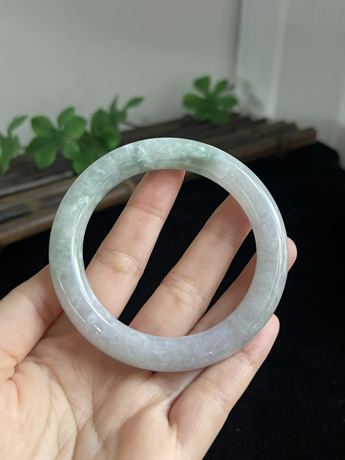圆镯54.4圈口，翡翠手镯