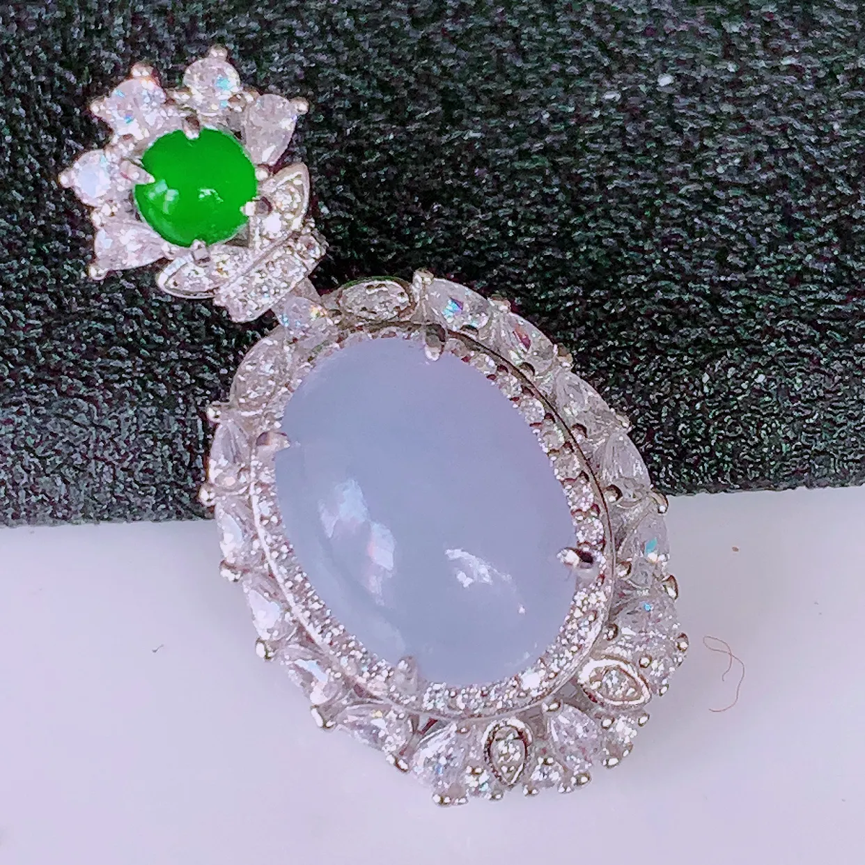 冰润紫罗兰翡翠蛋面925银镶嵌吊坠，自然光实拍，翠色灵动，颜色漂亮，种老水足，品相佳，佩戴佳品！#97.28整体27*14*9.5裸石10.8*7.8