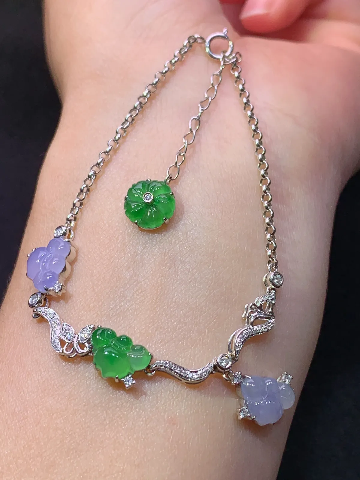 冰紫阳绿如意手链，18k金镶嵌，款式新颖，冰润鲜艳，种水足，Sa 尺寸9.1*6.6*2.5